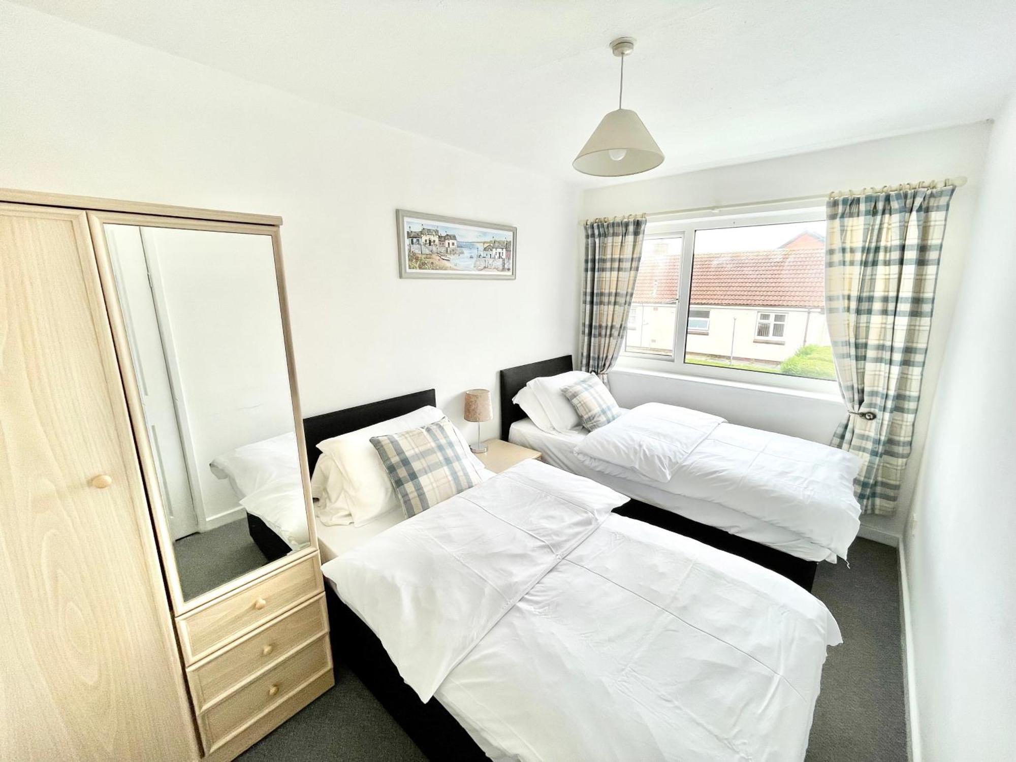 Cae Glas Apartments Holyhead Εξωτερικό φωτογραφία